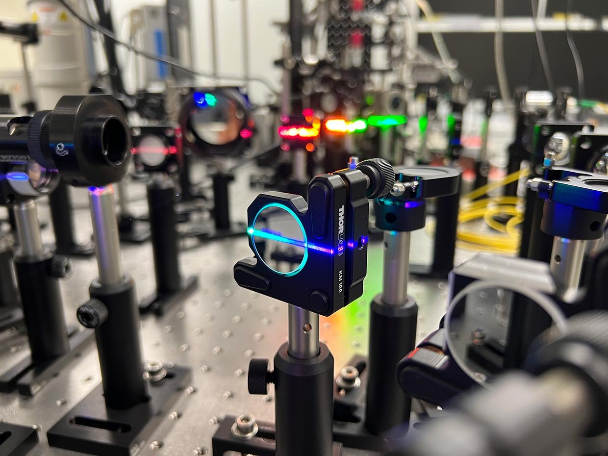 Optical Setup F.Ramiro Manzano. Blue light, mirror